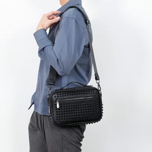 Sac Bandoulière homme et femme Clouté Style Rock – Cuir Grainé Noir, Double Port Main & Épaule
